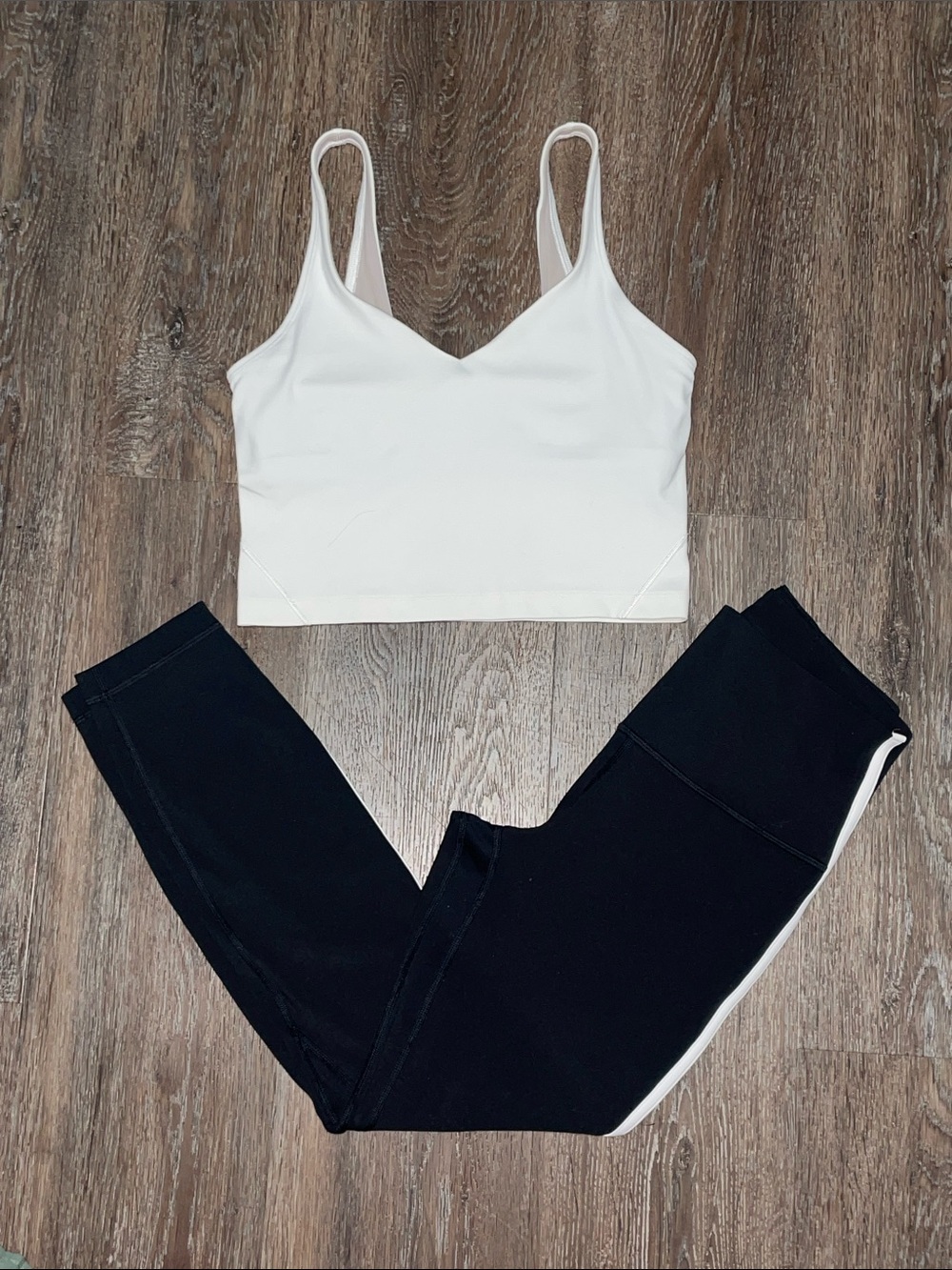 EUC Lululemon Matching Black/White Align Set. Size 6